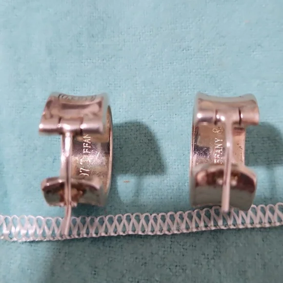 TIFFANY & CO. 1837 Wide Hoop earrings, Sterling Silver - Picture 5 of 5